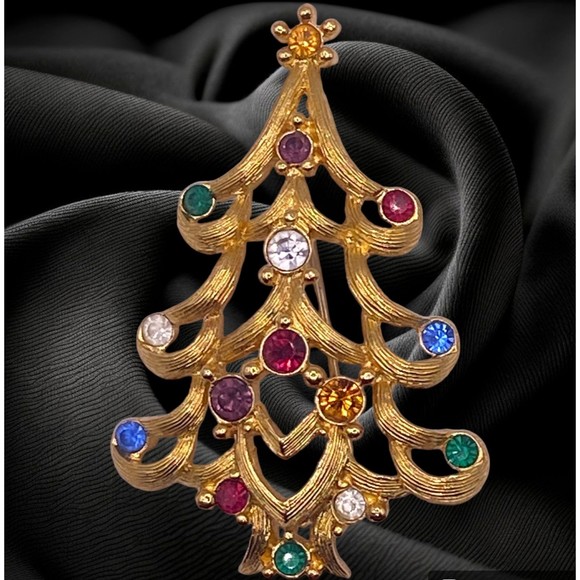 Monet Christmas Tree Pin Brooch Rhinestone Brushed Gold Signed Vintage - Picture 1 of 5